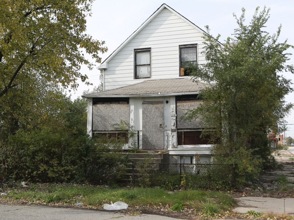 PHOTO: One of the homes in which a body was found is seen, Oct. 20, 2014, at 2200 Massachusetts St. in Gary, Ind.