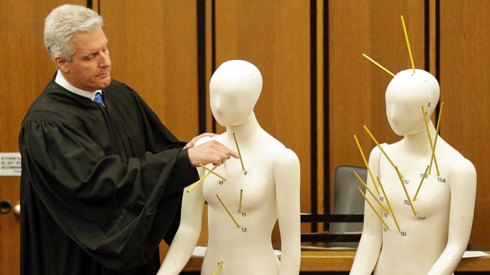 PHOTO: County Common Pleas Court Judge John O'Donnell points to mannequins marked with the gunshot wounds that the two motorists suffered Saturday, May 23, 2015, in Cleveland. 