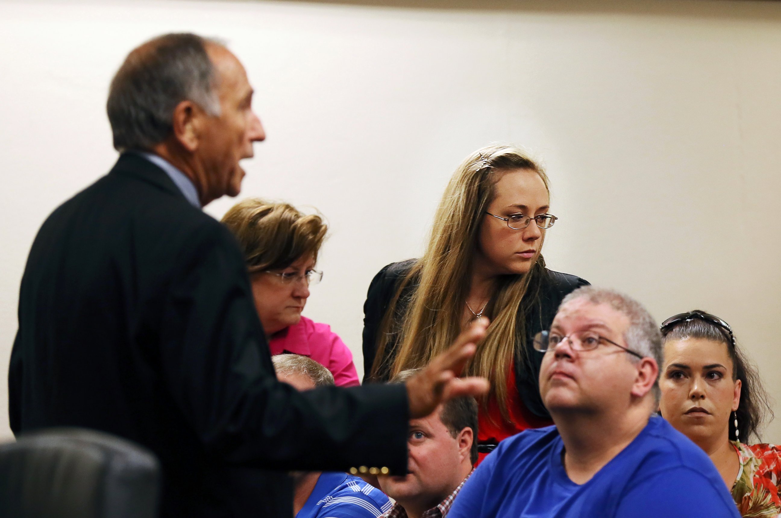 PHOTO: Leanna Harris, right, wife of Justin Ross Harris, arrives for her husband's bond hearing in Cobb County Magistrate Court, July 3, 2014, in Marietta, Ga.