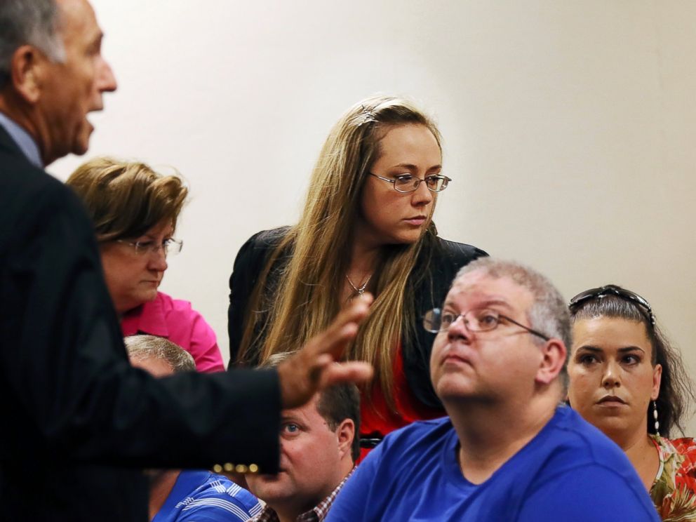 PHOTO: Leanna Harris, right, wife of Justin Ross Harris, arrives for her husbands bond hearing in Cobb County Magistrate Court, July 3, 2014, in Marietta, Ga.