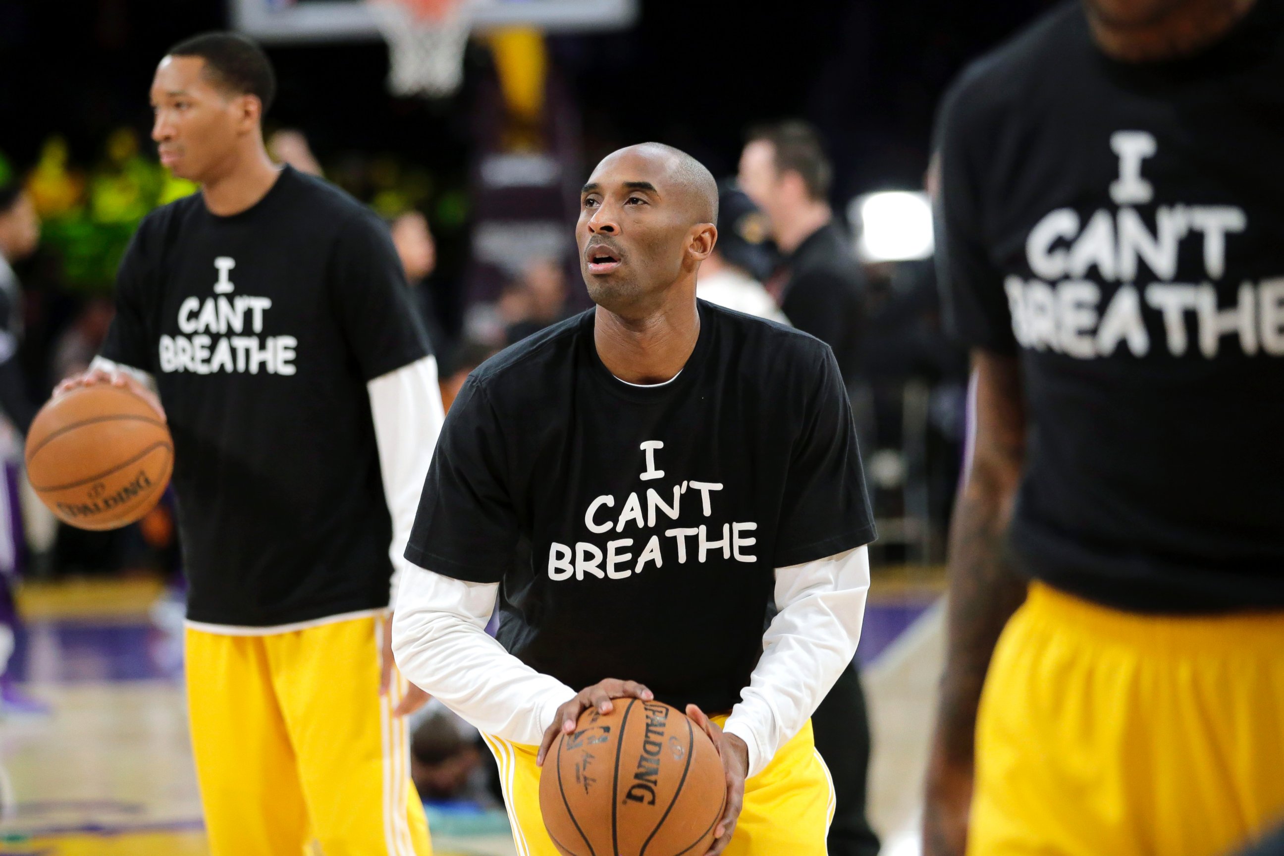 PHOTO: Los Angeles Lakers' Kobe Bryant, center, warms up before an NBA basketball game against the Sacramento Kings, Dec. 9, 2014, in Los Angeles. 