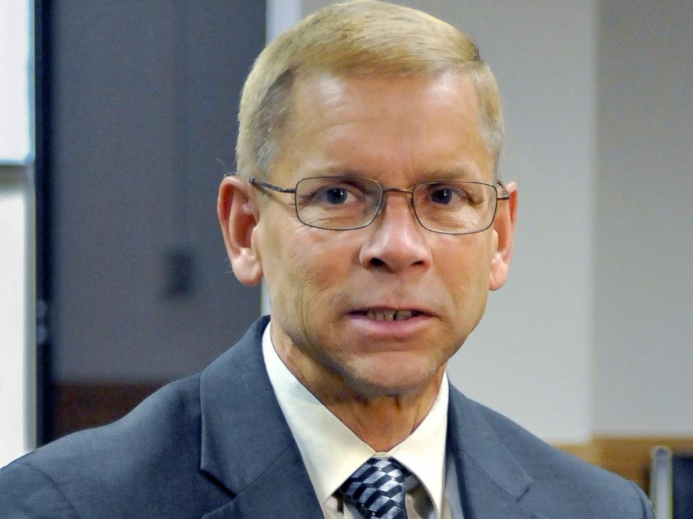 PHOTO: Len Kachinsky, former attorney for accused murder suspect Scott J. Johnson, talked with reporters following a hastily scheduled motions hearing, Oct. 1, 2008.
