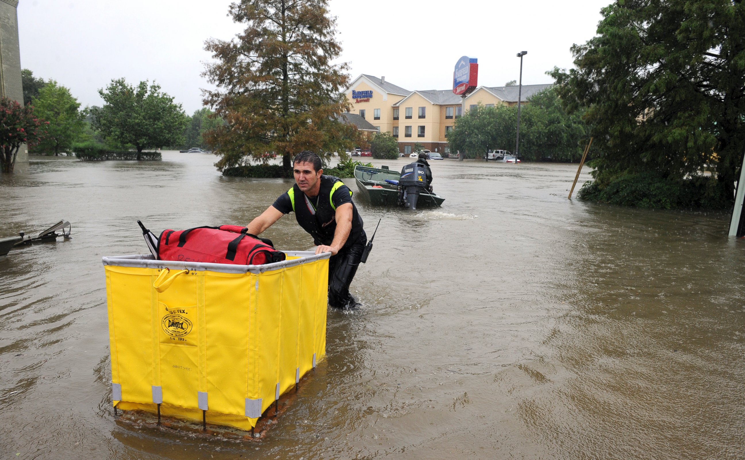 PHOTO: A Lafayette firefighter brings guests luggage to the street while evacuating them from the Fairfield Inn in Lafayette, Louisiana, Aug. 13, 2016. 