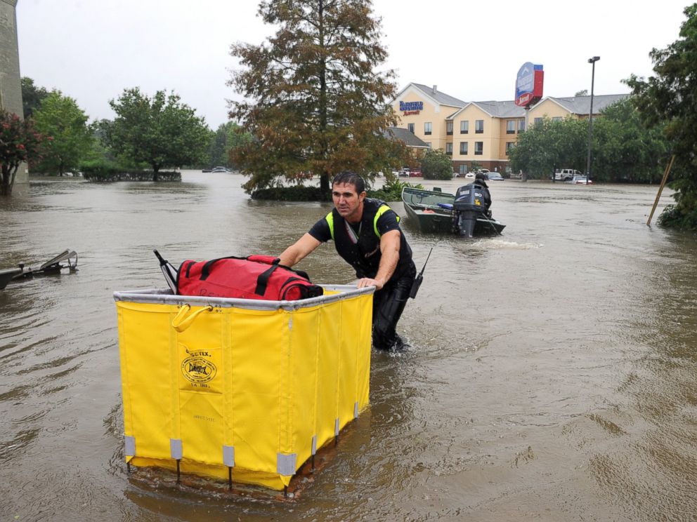 PHOTO: A Lafayette firefighter brings guests luggage to the street while evacuating them from the Fairfield Inn in Lafayette, Louisiana, Aug. 13, 2016.