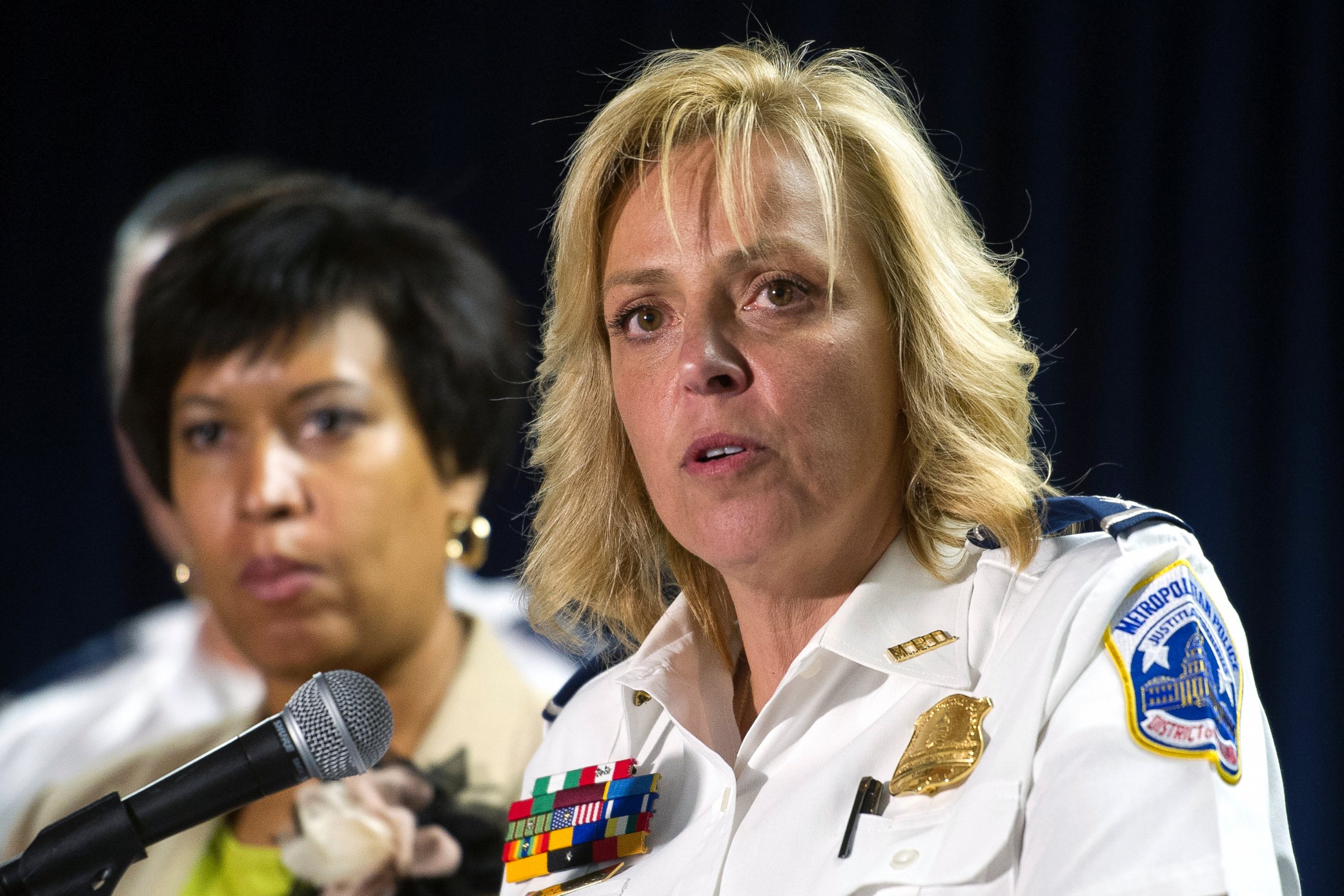 PHOTO: Washington Mayor Muriel Bowser listens at left as Police Chief Cathy Lanier speaks during a news conference in Washington, May 21, 2015.