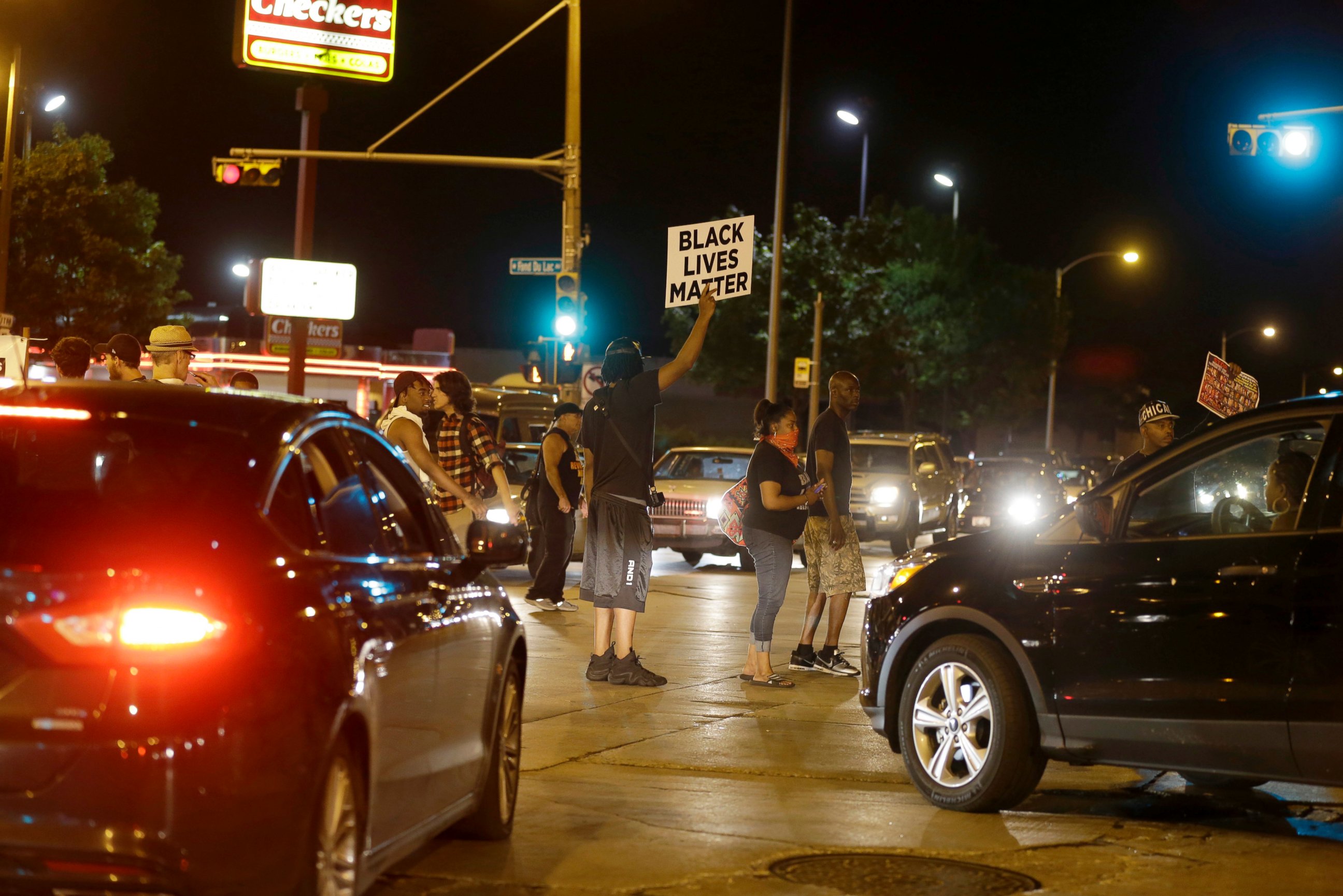 PHOTO: Protesters block traffic at a busy intersection in Milwaukee, Aug. 14, 2016.