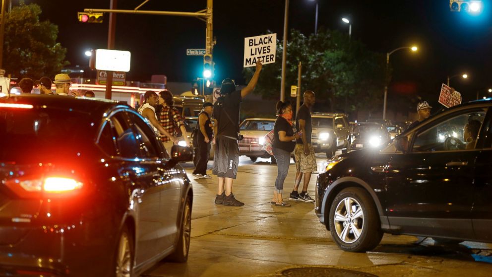 PHOTO: Protesters block traffic at a busy intersection in Milwaukee, Aug. 14, 2016.