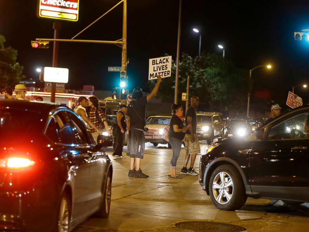 PHOTO: Protesters block traffic at a busy intersection in Milwaukee, Aug. 14, 2016.
