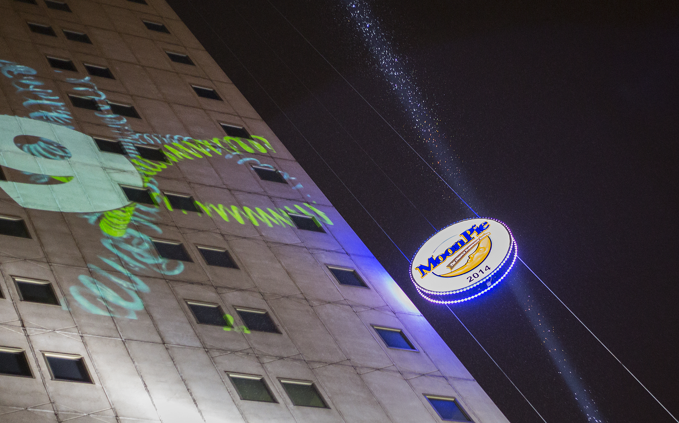 PHOTO: A large, illuminated Moon Pie descends from the RSA BankTrust Building during the Moon Pie Over Mobile New Year's Eve Celebration welcoming the arrival of 2014 in downtown Mobile, Ala.