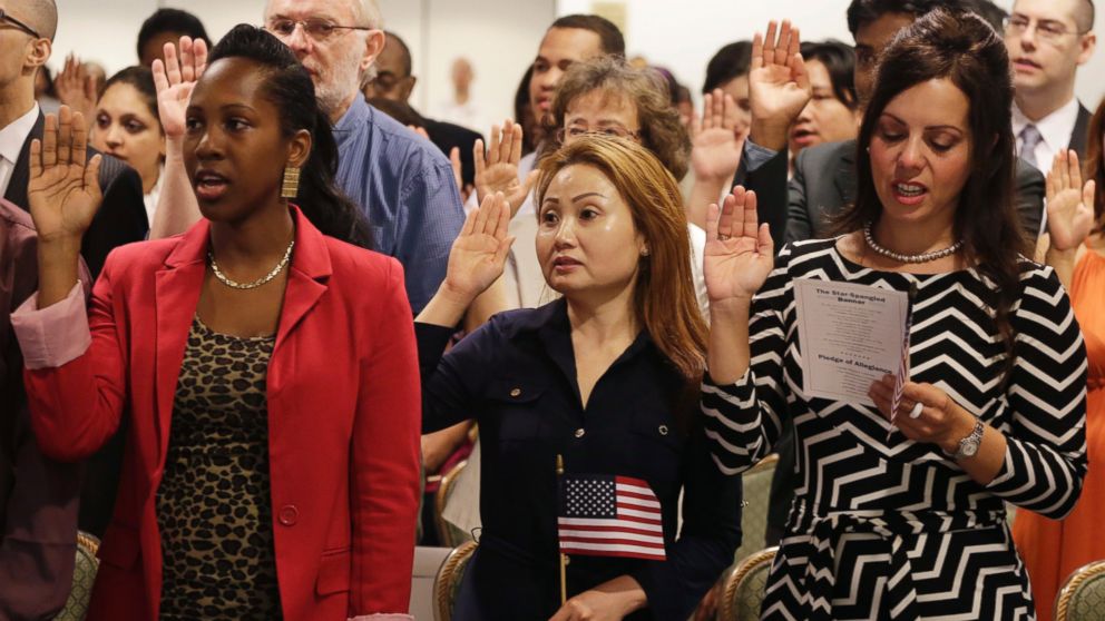 PHOTO: New United States citizens recite the Oath of Allegiance while participating in a naturalization ceremony on July 9, 2014 in New York City. 