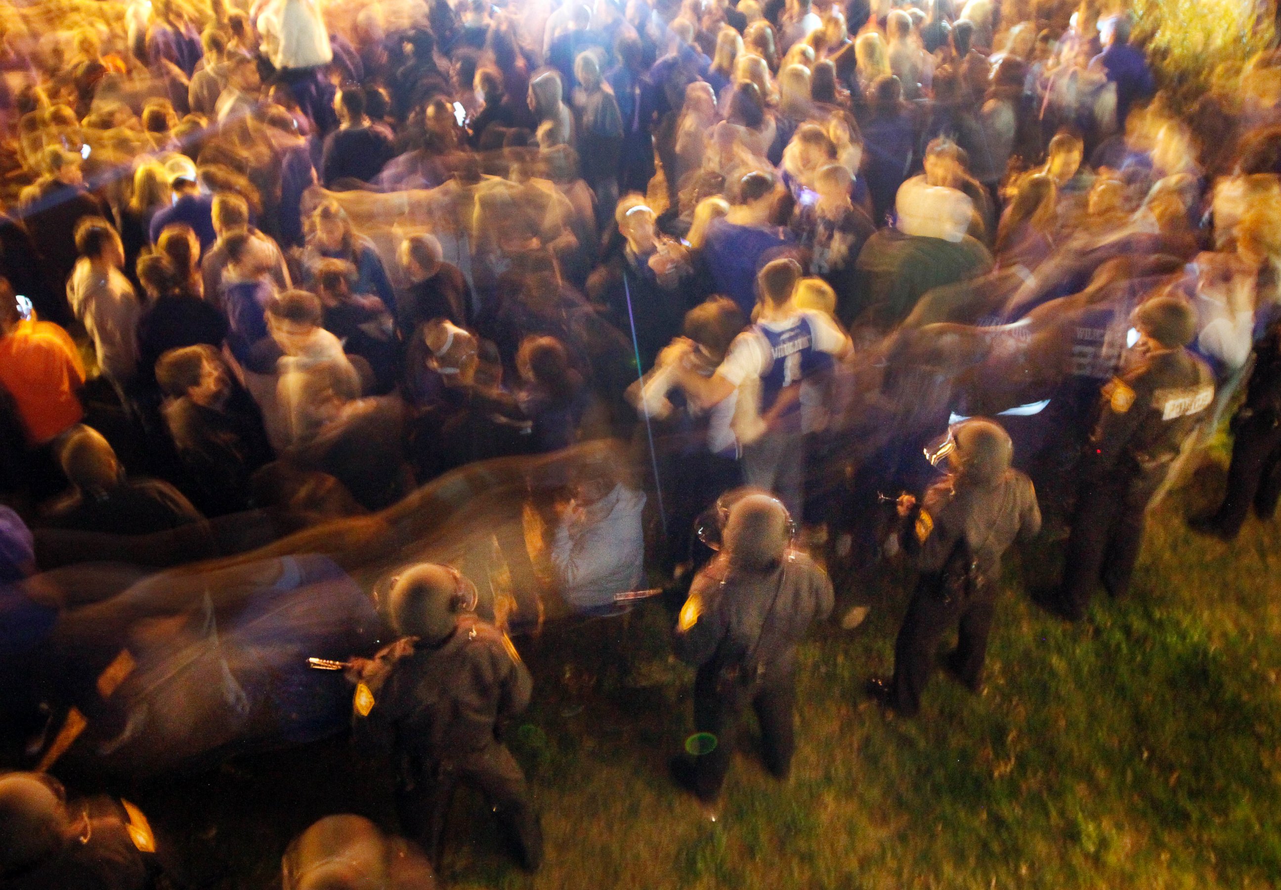 PHOTO: Police form a line as Kentucky fans react to their teams semi-final victory on State St., near the University of Kentucky campus, Sunday, April 6, 2014, in Lexington, Ky.