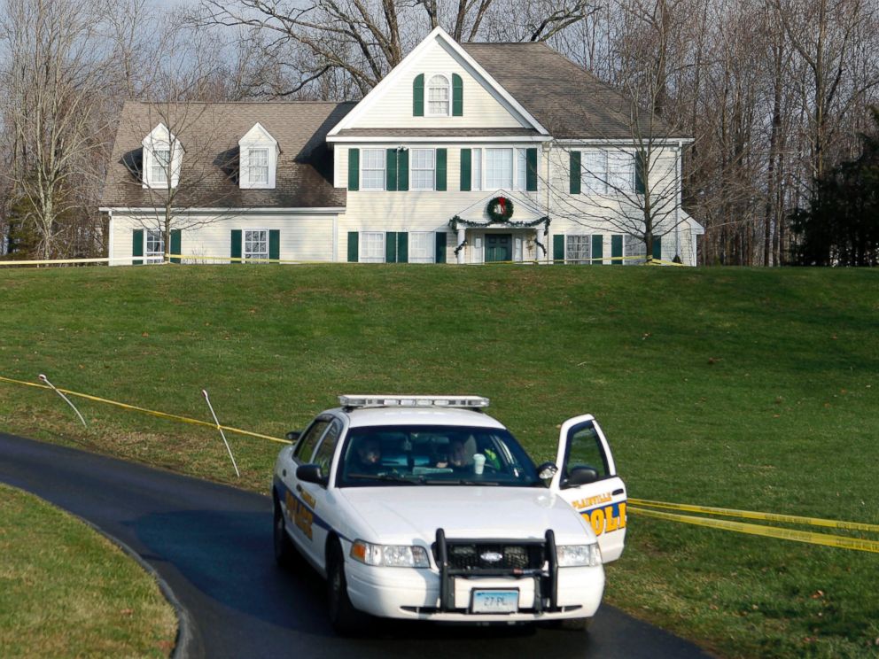 PHOTO: A police cruiser sits in the driveway of the home where Newtown school shooter Adam Lanza lived, Dec. 18, 2012.