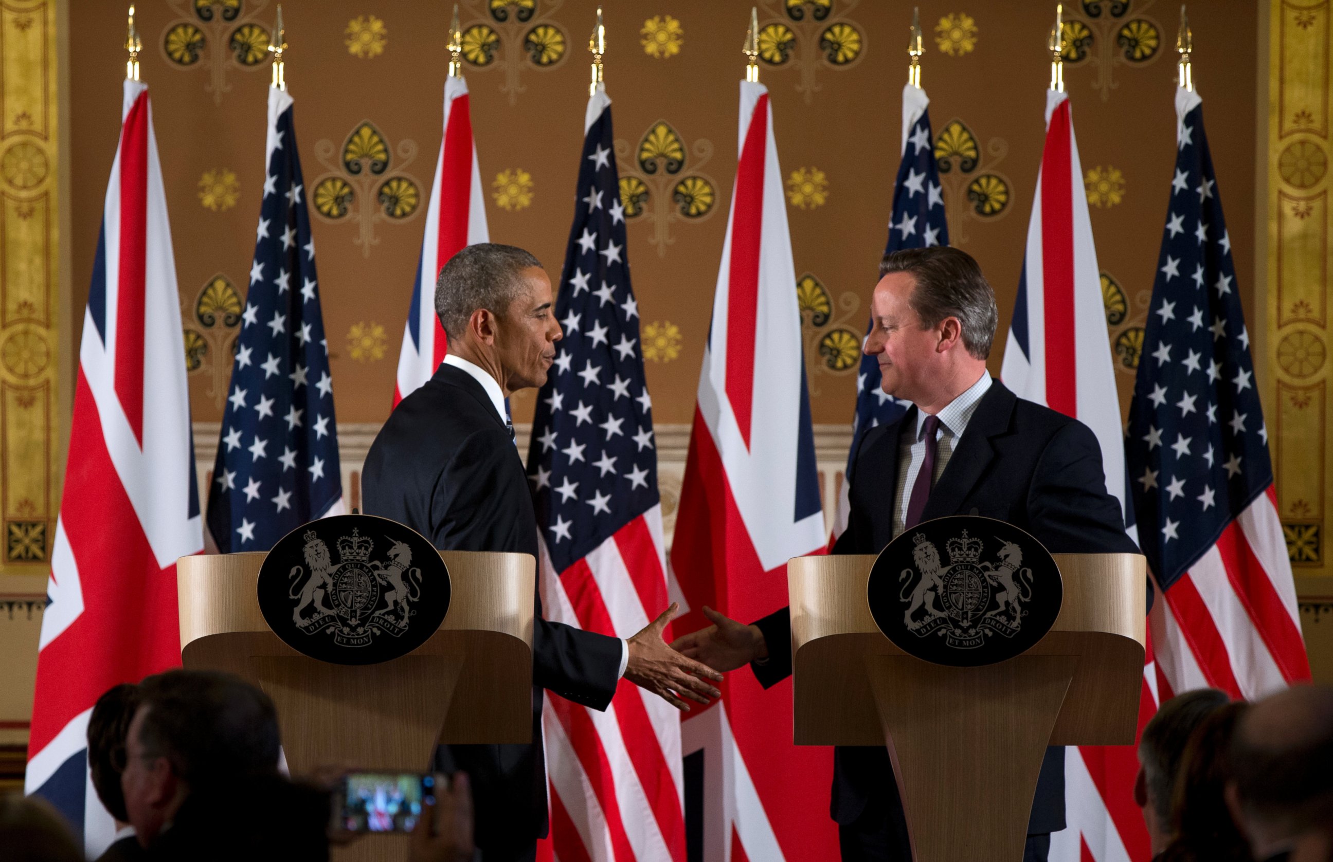 PHOTO: President Barack Obama and British Prime Minister David Cameron shake hands during a joint news conference at 10 Downing Street, Cameron's official residence, in London, April 22, 2016.