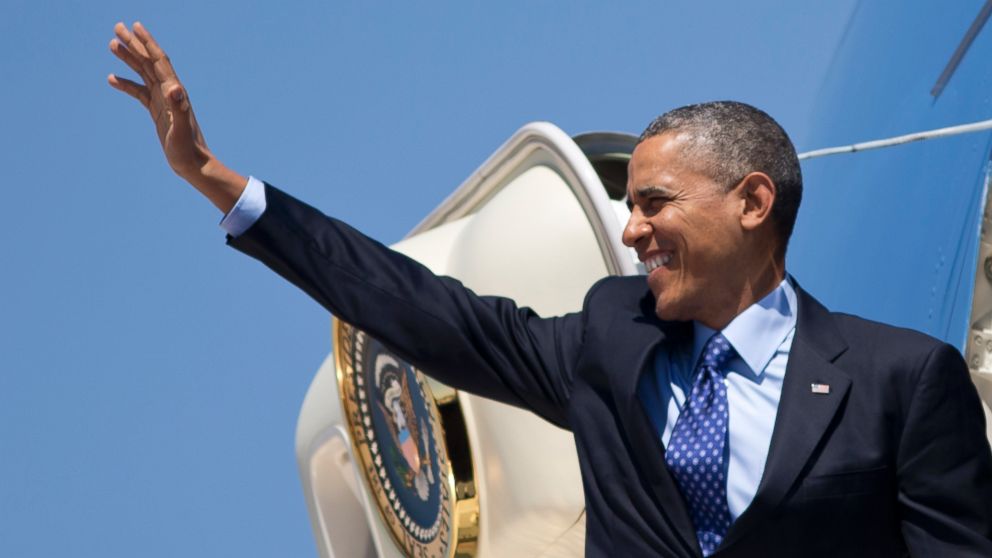 PHOTO: Barack Obama waves as he boards Air Force One on April 16, 2014 at Andrews Air Force Base, Md.