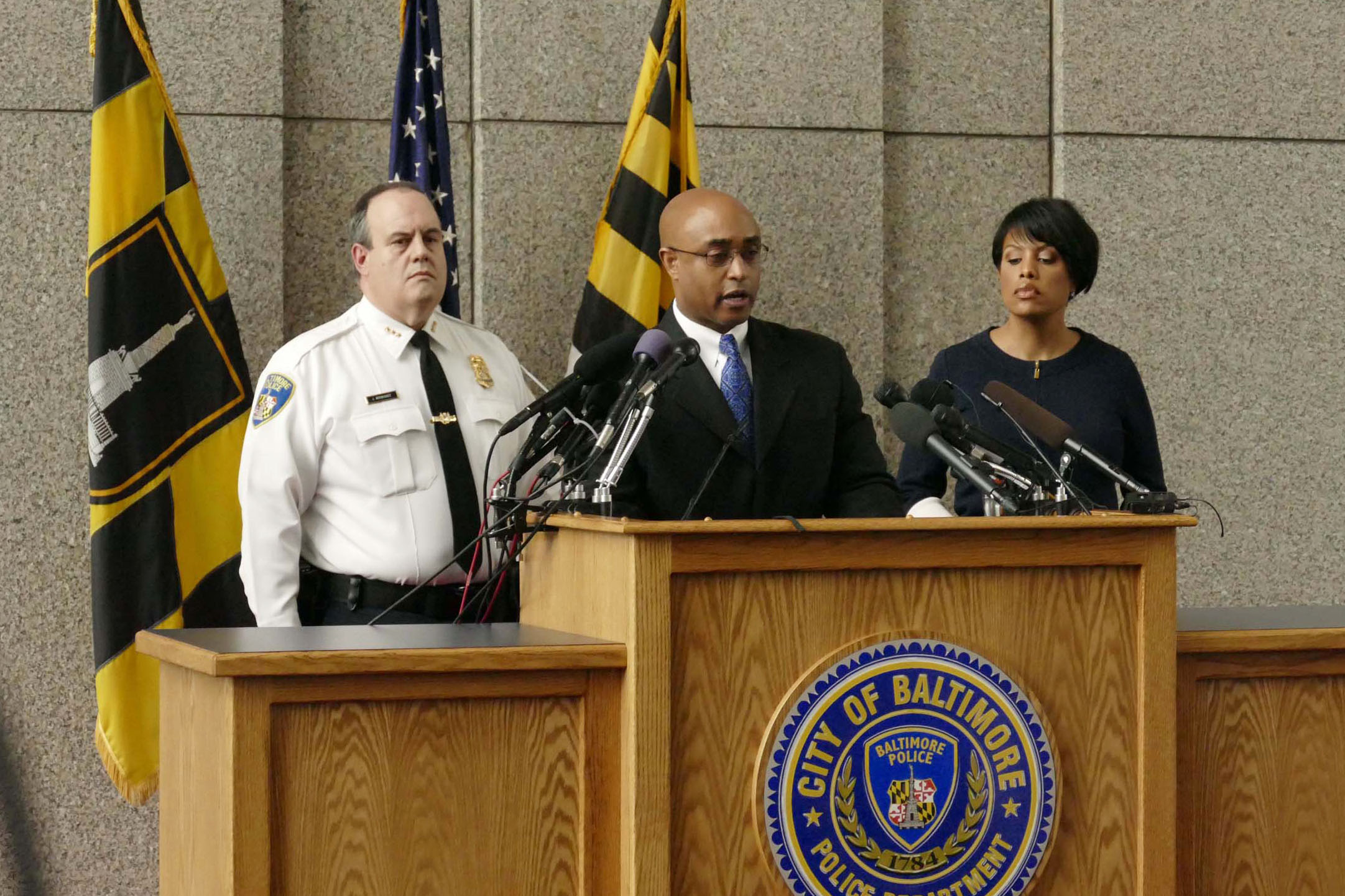 PHOTO: Police Commissioner Anthony W. Batts, center, speaks to the media at a news conference on the death of Freddie Grey with Deputy Commissioner Jerry Rodriguez, left, and Mayor Stephanie Rawlings-Blake in Baltimore, Monday, April 20, 2015.