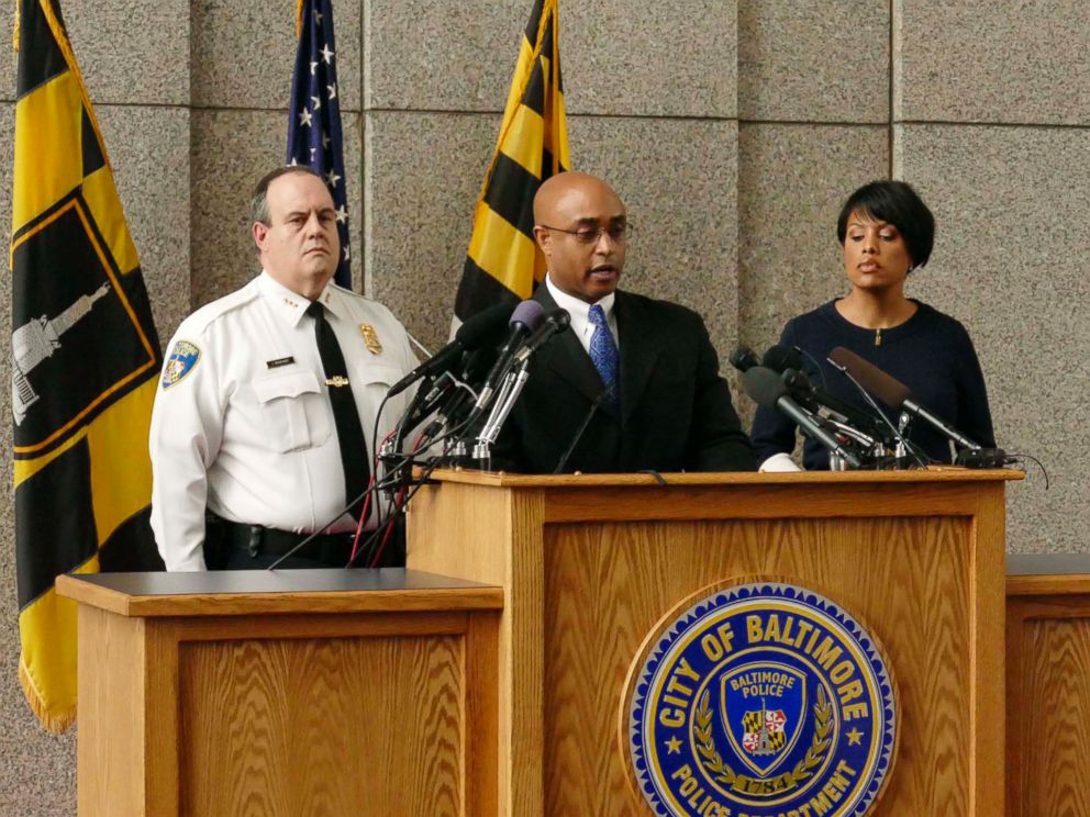 PHOTO: Police Commissioner Anthony W. Batts, center, speaks to the media at a news conference on the death of Freddie Grey with Deputy Commissioner Jerry Rodriguez, left, and Mayor Stephanie Rawlings-Blake in Baltimore, Monday, April 20, 2015.