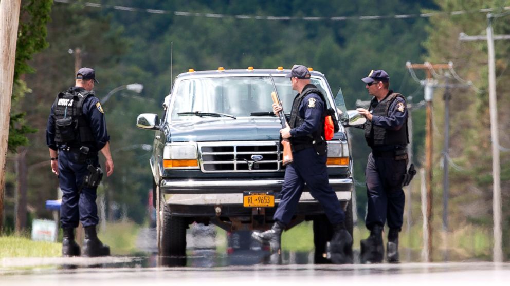 PHOTO: Corrections officers stop a vehicle as the search for two escaped prisoners from Clinton Correctional Facility in Dannemora continues, June 22, 2015, in Owls Head, N.Y.