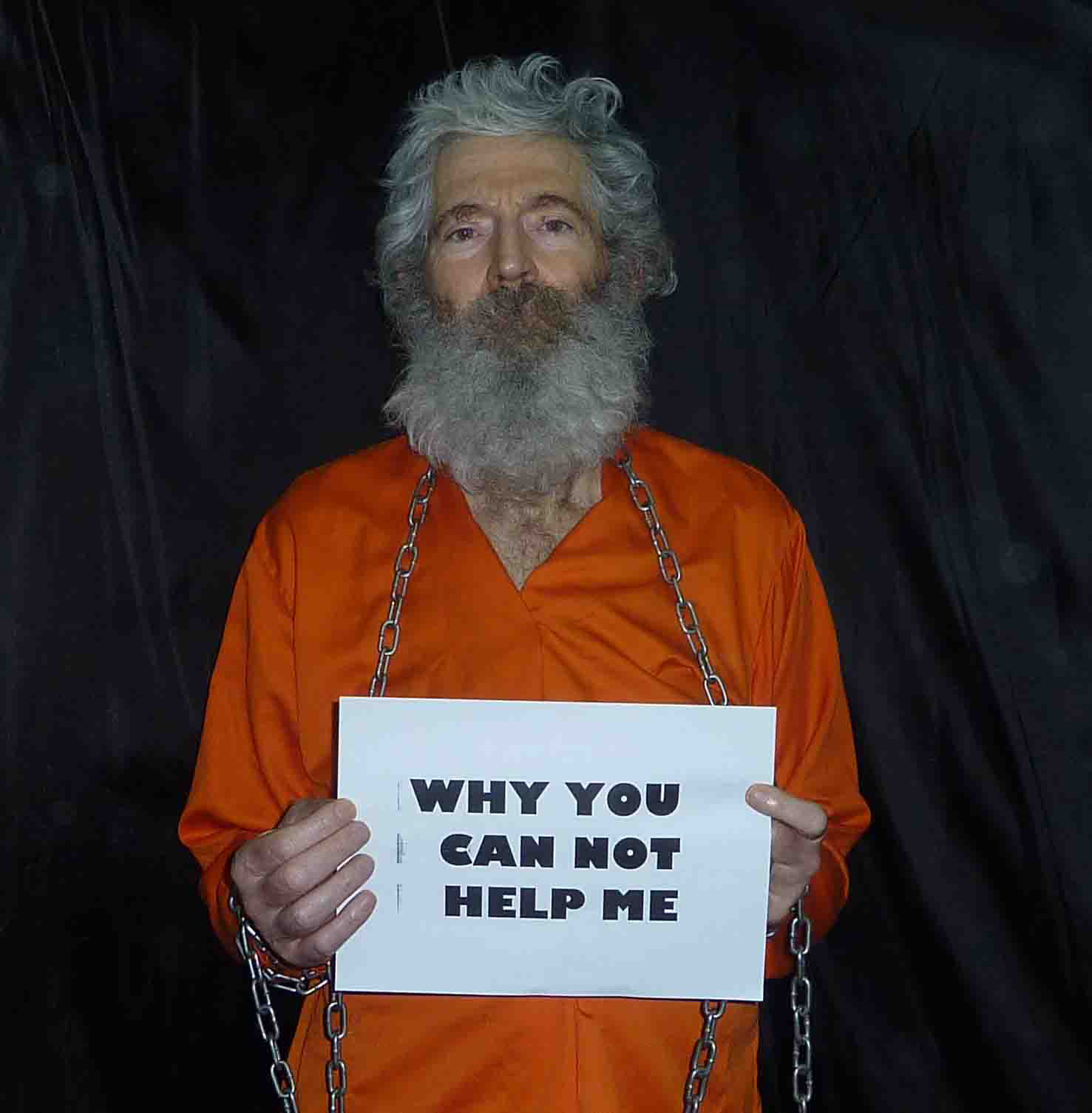 PHOTO: Retired-FBI agent Robert Levinson in a photo the family received in April 2011. 
