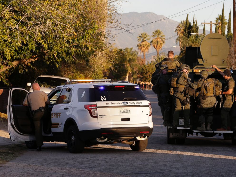 PHOTO: Law enforcement search for a suspect in a mass shooting that occurred at a Southern California social services center on Dec. 2, 2015, in San Bernardino, Calif.