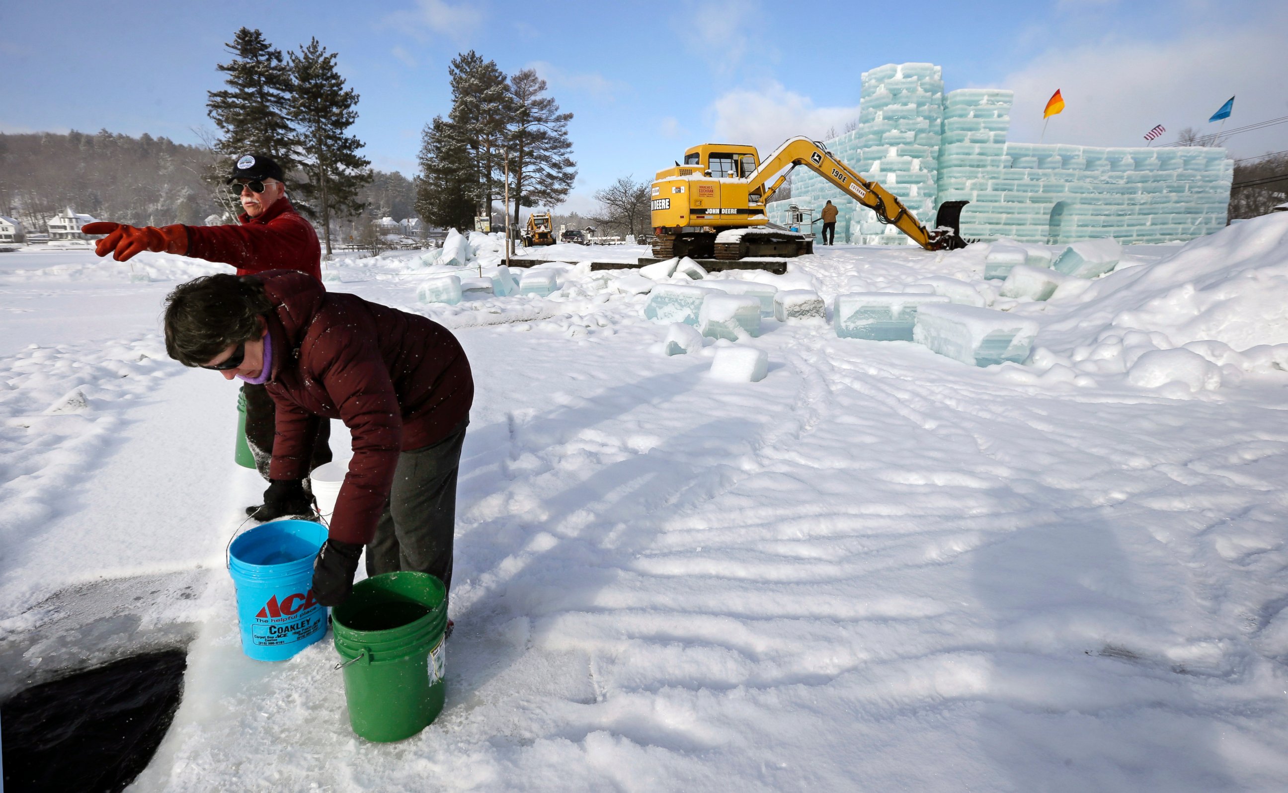 PHOTO: Dean Baker and Marilynn Baker fill buckets with water and ice