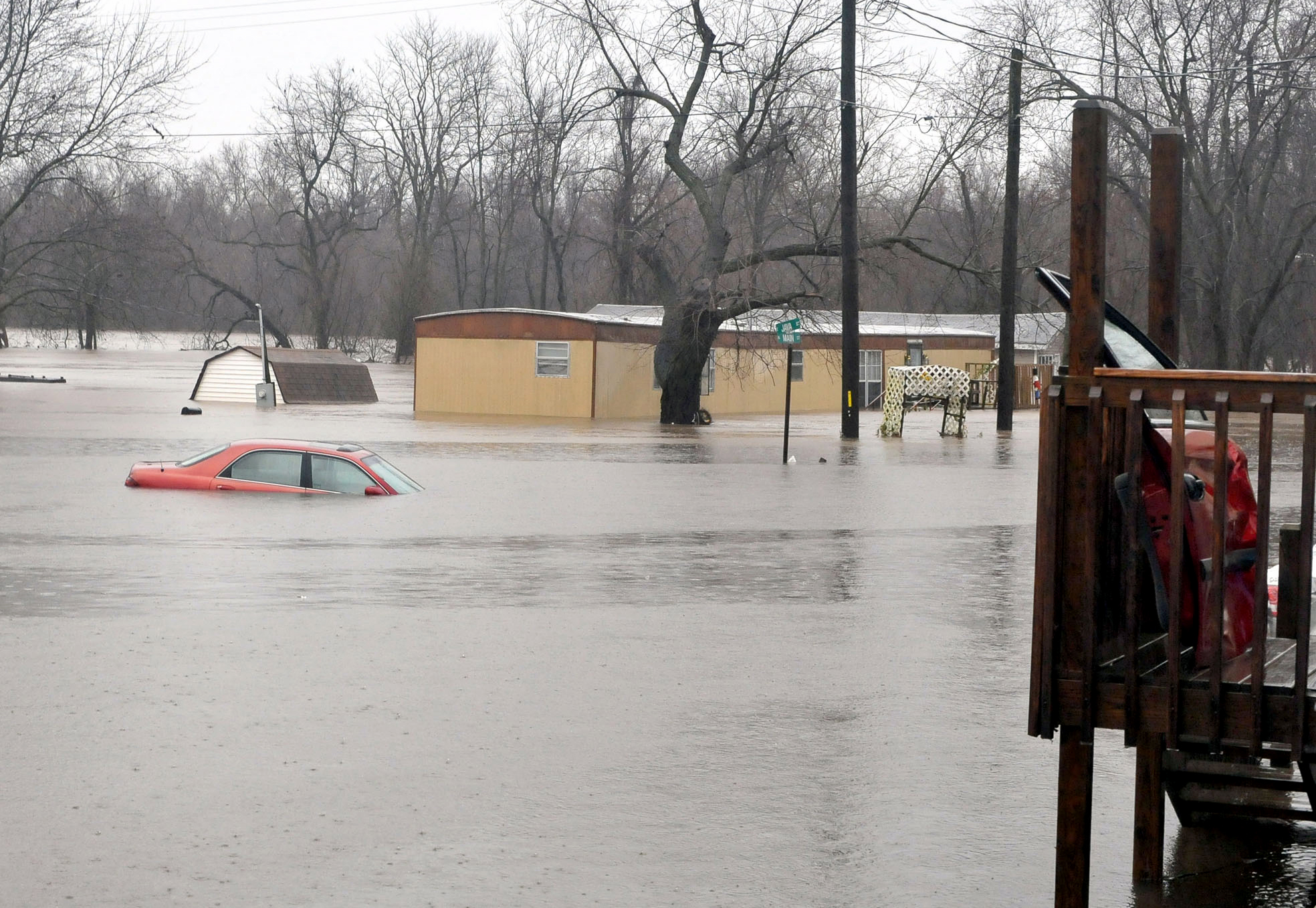 PHOTO:Missouri's governor has declared a state of emergency because of widespread flooding that has led to  fatalities in Kendricktown, Mo., Dec. 27, 2015. 
