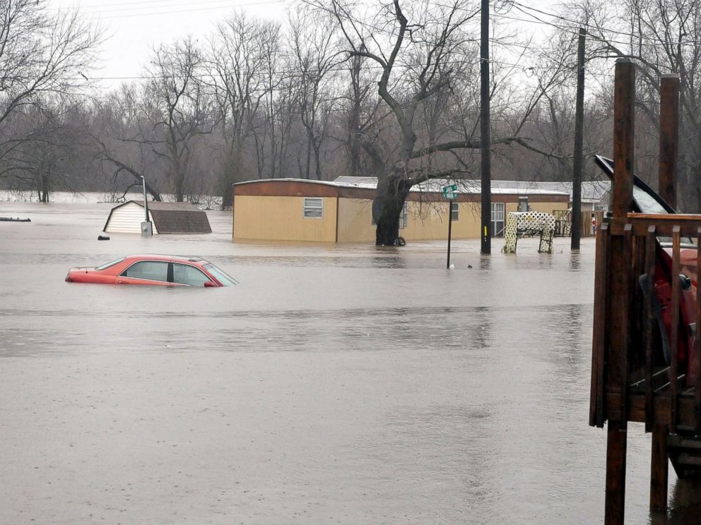 PHOTO:Missouris governor has declared a state of emergency because of widespread flooding that has led to fatalities in Kendricktown, Mo., Dec. 27, 2015.