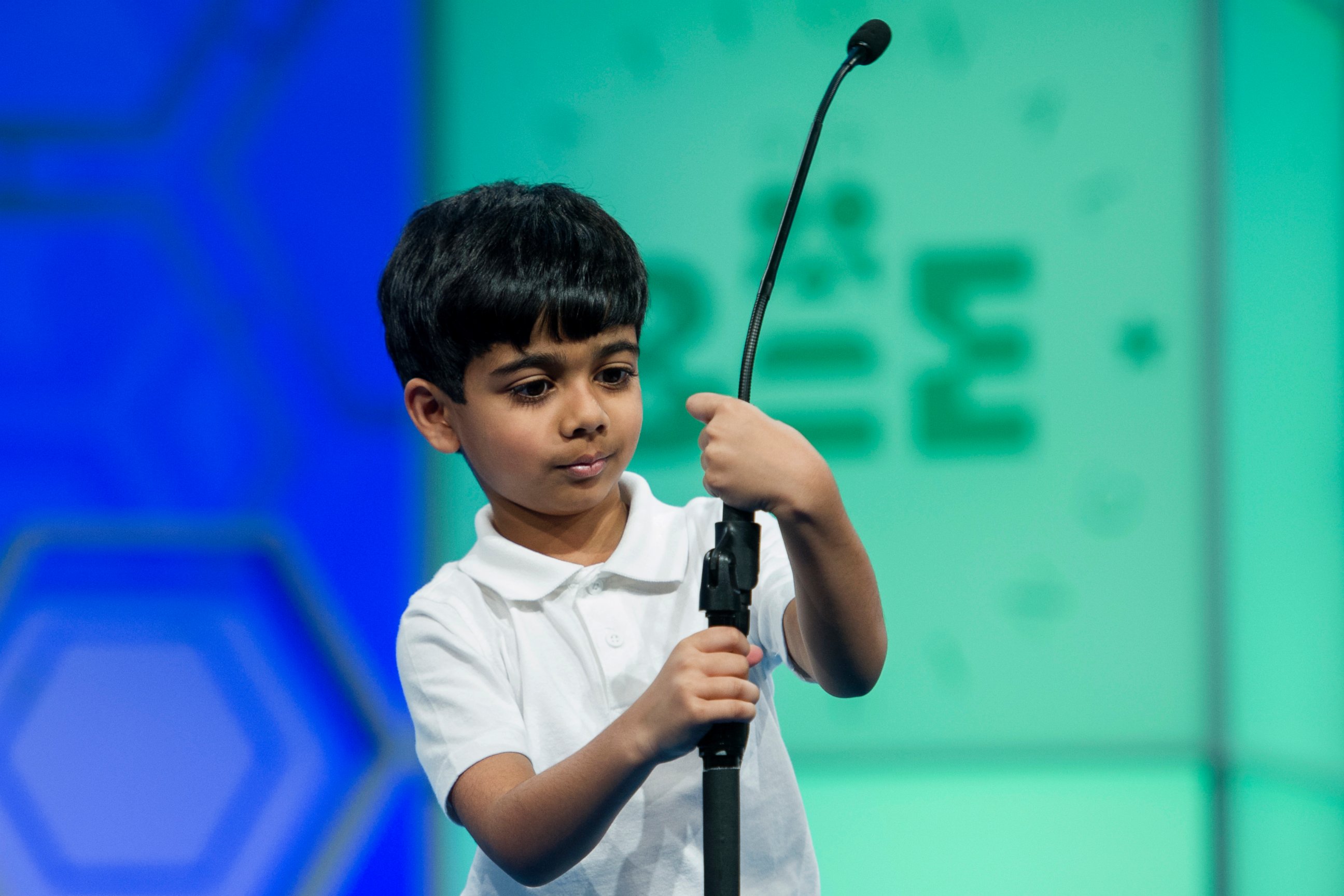 PHOTO: Akash Vukoti, 6, of San Angelo, Texas, tries to shorten the microphone before spelling his word during the preliminary round two of the Scripps National Spelling Bee in National Harbor, Md., May 25, 2016.