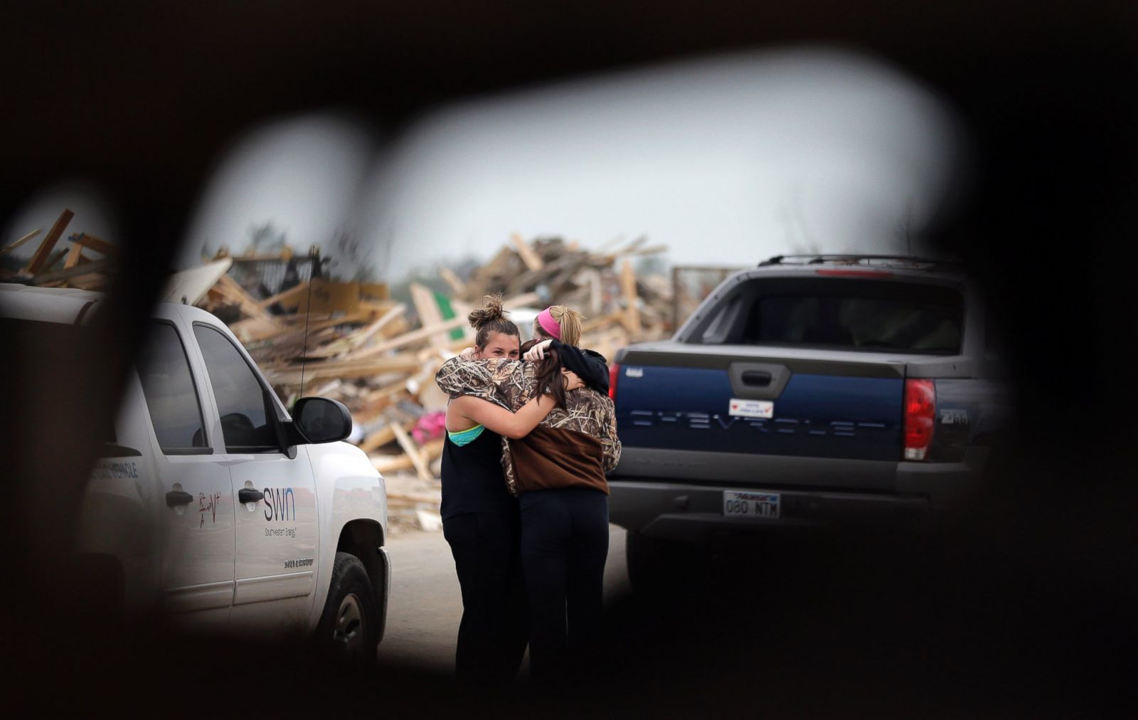 Deadly Tornadoes Tear Through Central, Southern US - ABC News