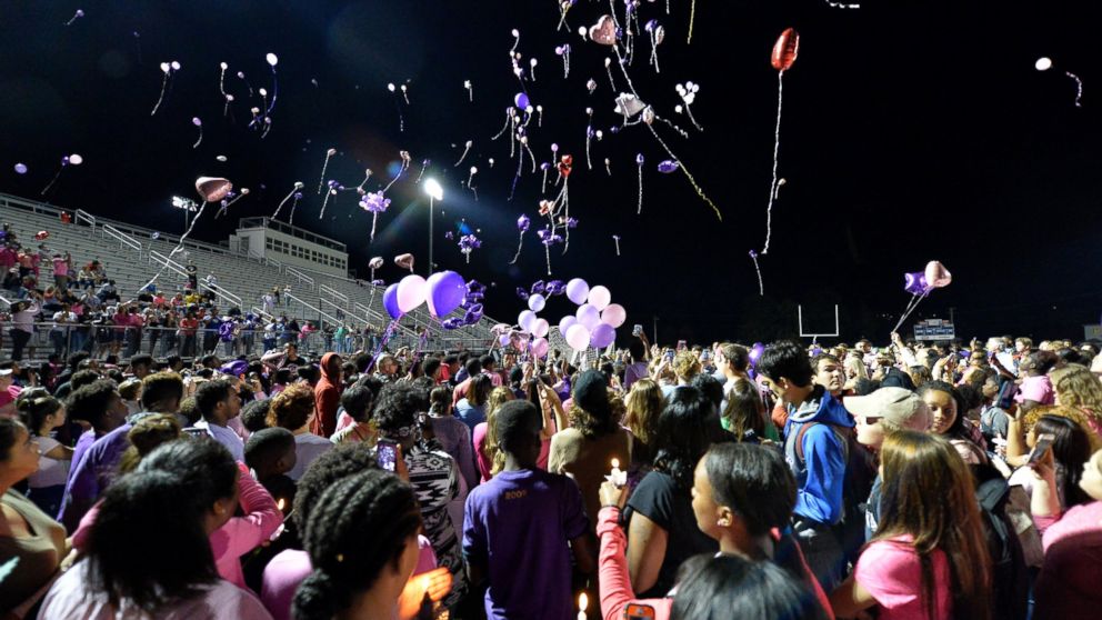 PHOTO: Classmates of Trinity Gay release balloons in her favorite colors in her memory at Lafayette High School, Oct. 17, 2016, in Lexington, Kentucky.