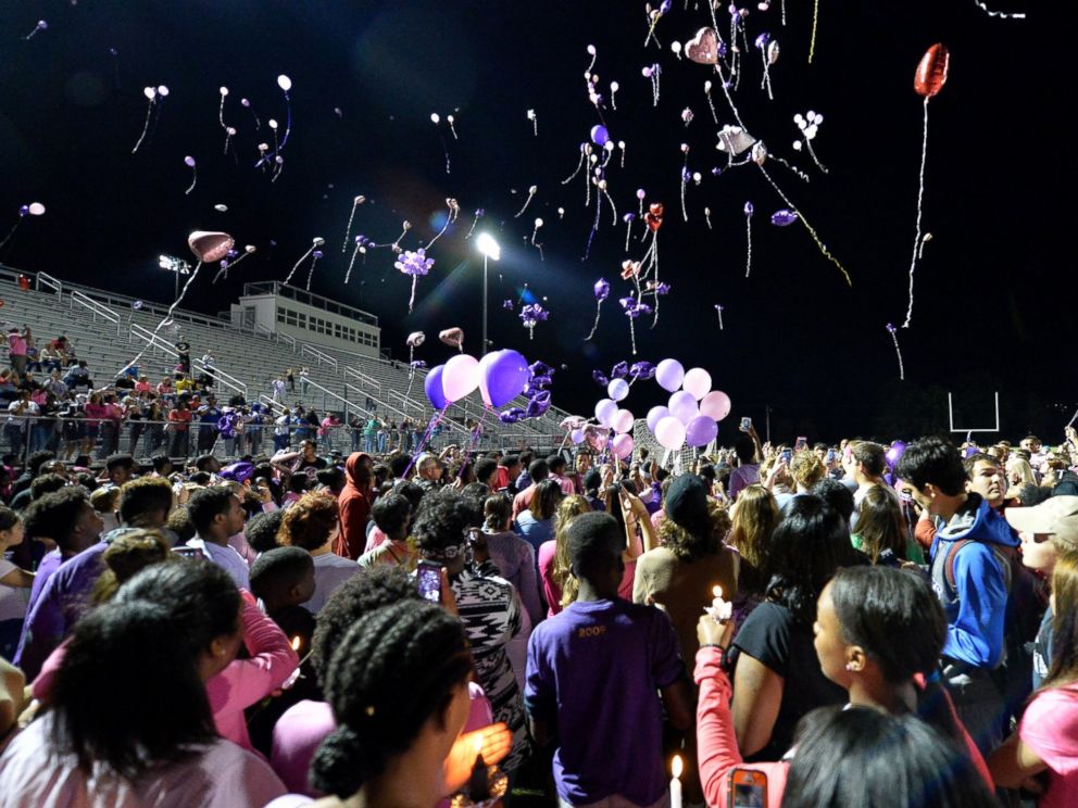 PHOTO: Classmates of Trinity Gay release balloons in her favorite colors in her memory at Lafayette High School, Oct. 17, 2016, in Lexington, Kentucky.