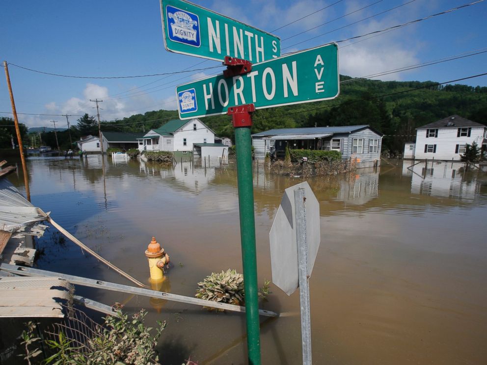 PHOTO: Flooded homes are still surrounded by water in Rainelle, W. Va., June 25, 2016.
