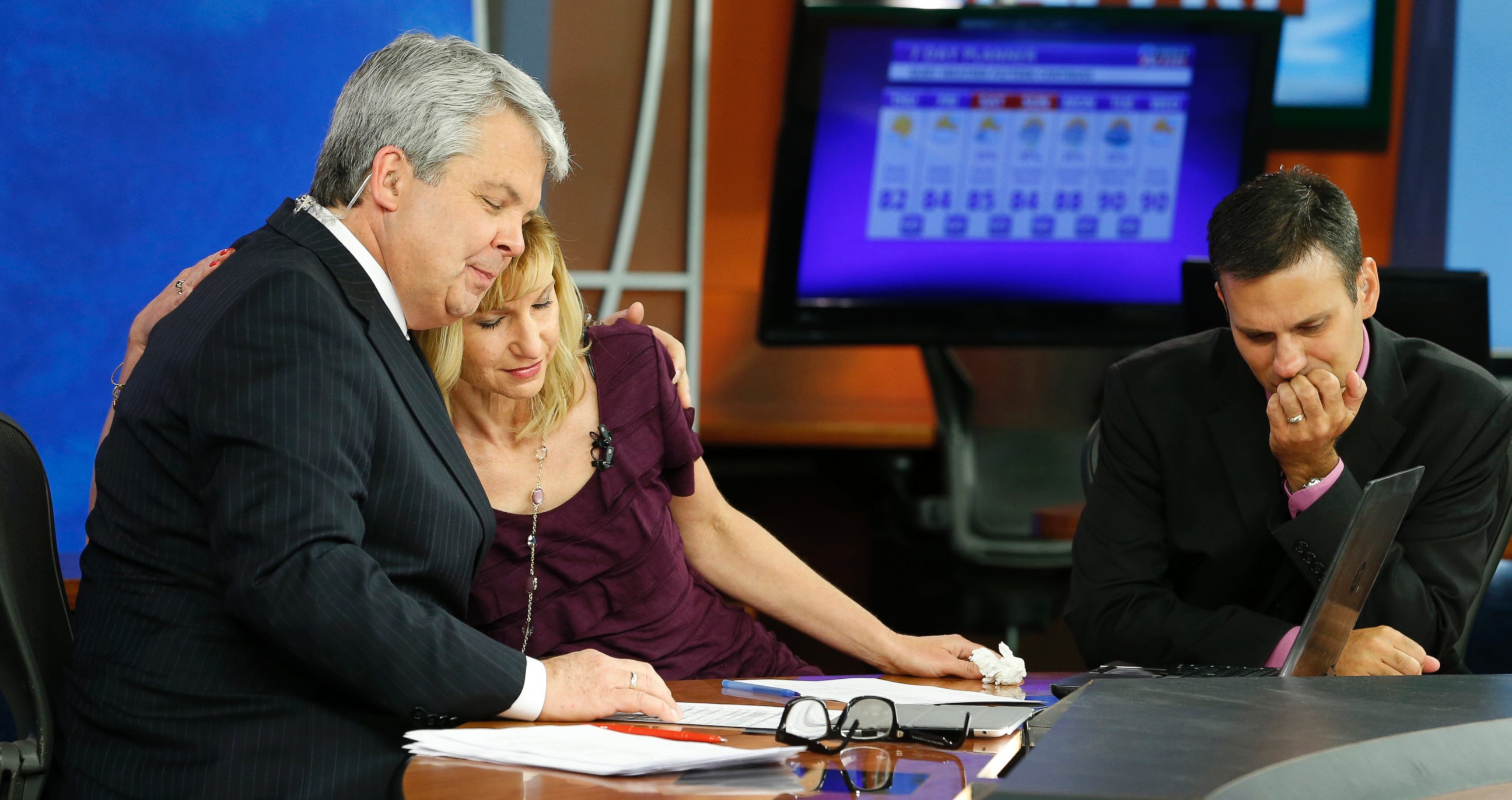 PHOTO:WDBJ-TV7 news morning anchor Kimberly McBroom, center, gets a hug from visiting anchor Steve Grant, left, as meteorologist Leo Hirsbrunner reflects after their early morning newscast at the station, Aug. 27, 2015, in Roanoke, Va.   
