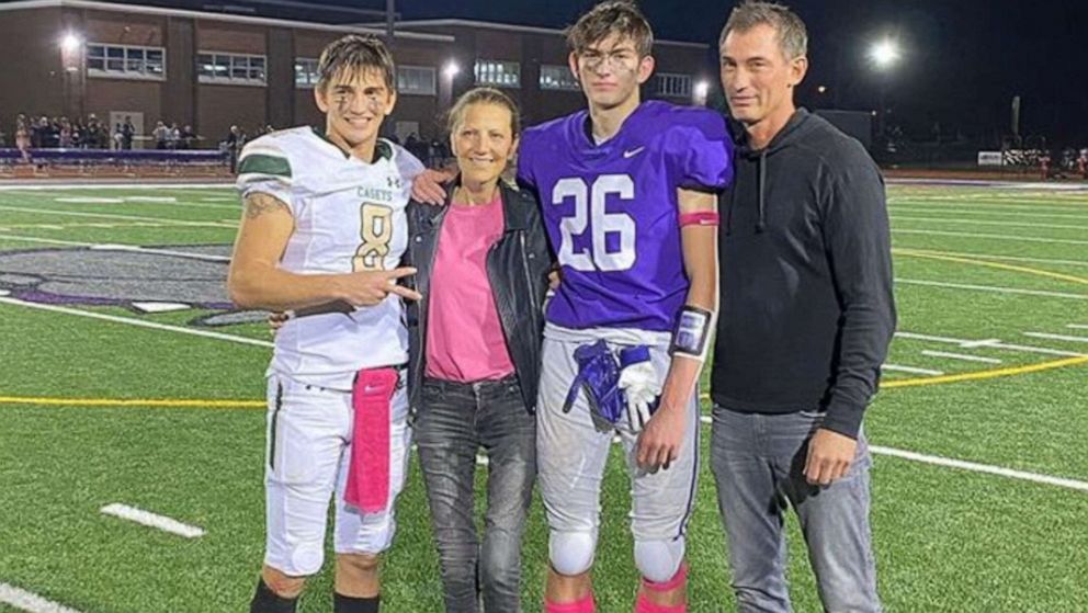 High school quarterback scores 8 touchdowns in honor of his mom, who died of cancer