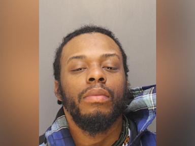  Handcuffed prisoner outruns officers, escapes from hospital: Police image