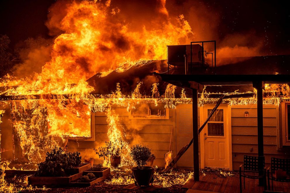 PHOTO: Flames consume a home on Triangle Rd. as the Oak Fire burns in Mariposa County, Calif., July 23, 2022.