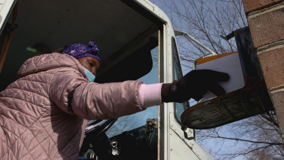 PHOTO: Alisha Carter, 35, on her mail route in Prince Georges County, Maryland. 