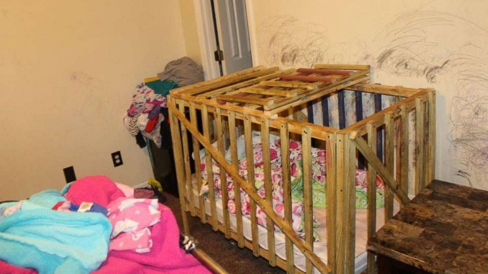 5 children removed from family home after allegedly being in cages -