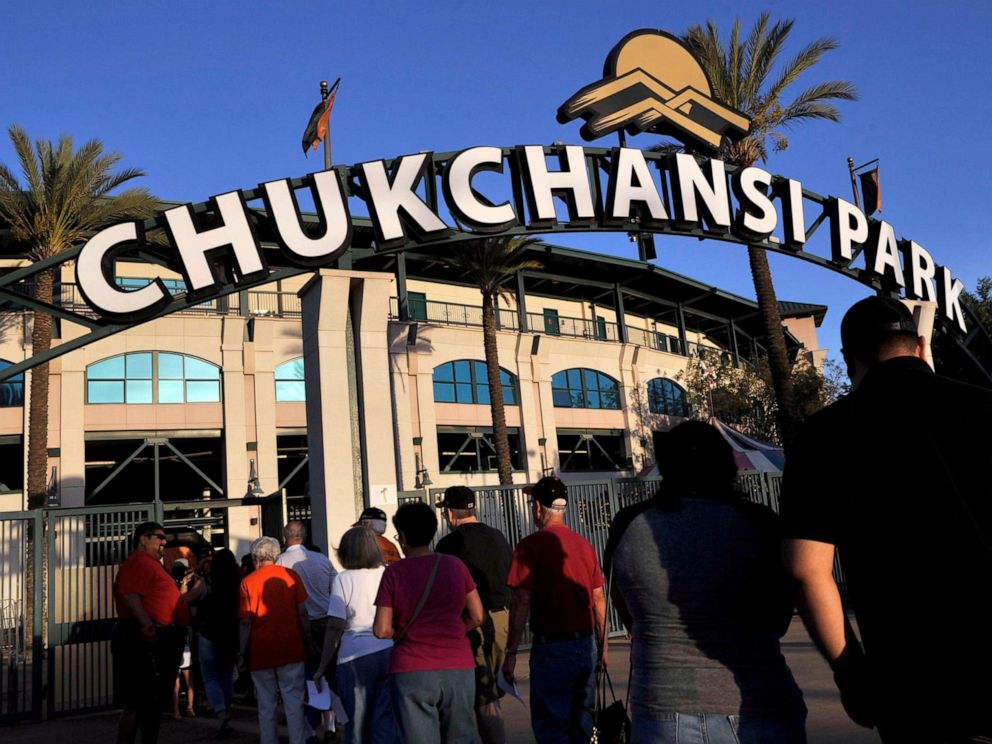 PHOTO: Fans arrive at Chukchansi Park in Fresno, Calif., Sept. 18, 2015, for a minor-league baseball game between the Fresno Grizzlies and the Round Rock Express.