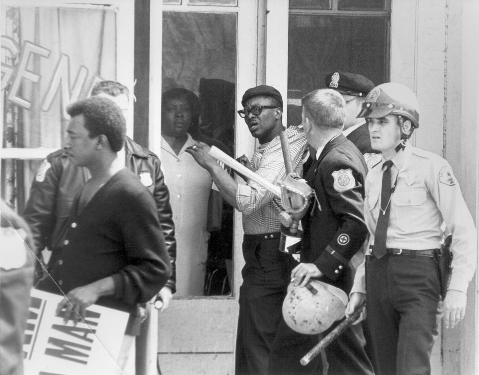 PHOTO: Police move in after violence broke out during the dignity march led by Martin Luther King Jr., in Memphis, Tenn., March 28, 1968.