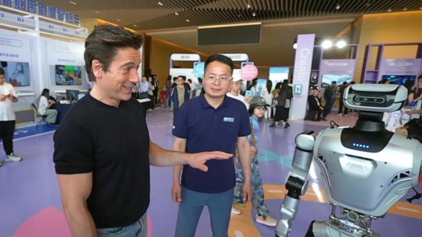 abcnews.com - Eric Noll - David Muir comes face-to-face with humanoid robots in China