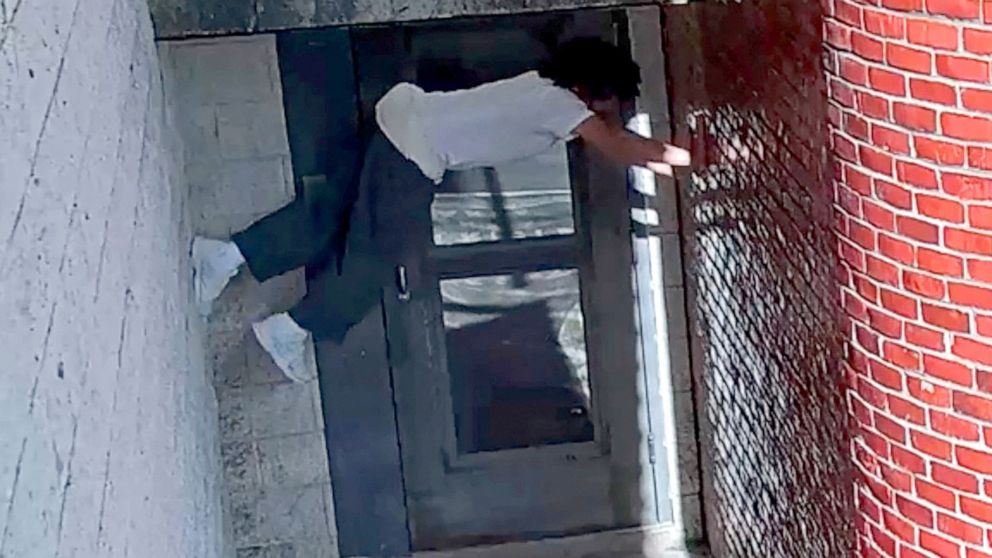 Danelo Cavalcante scaled wall to escape prison, video shows