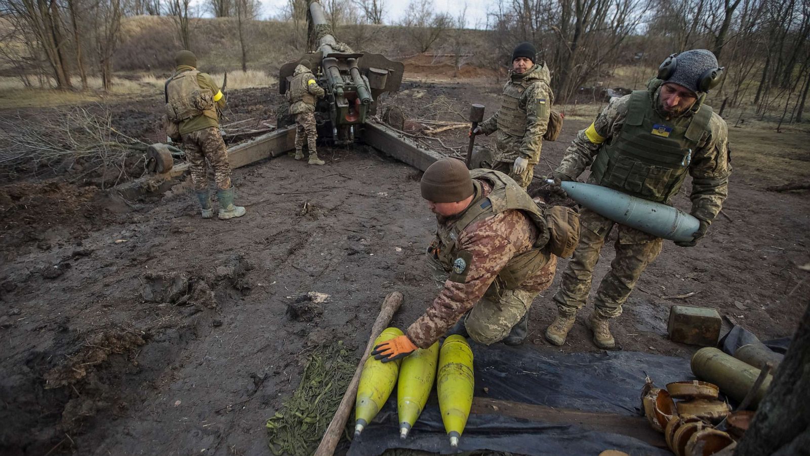 Russian Soldier Castrates Ukraine Soldier