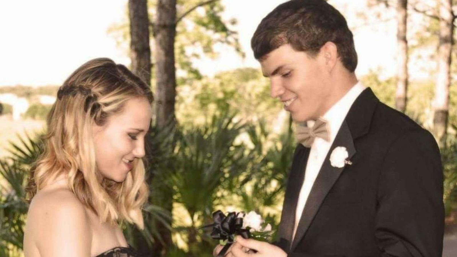 Teen with terminal cancer to marry high school sweetheart - ABC News