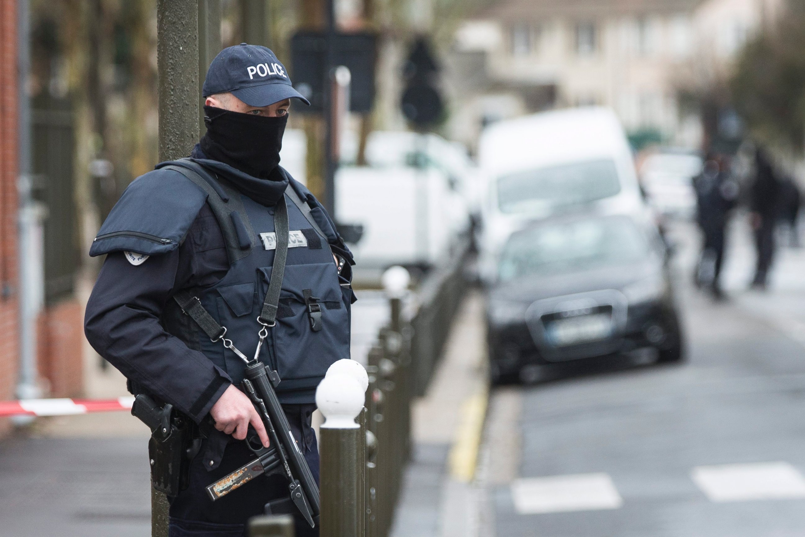 PHOTO: A police officer stands outside a building where an anti-terrorism operation took place in Argenteuil, near Paris, March, 25 2016.