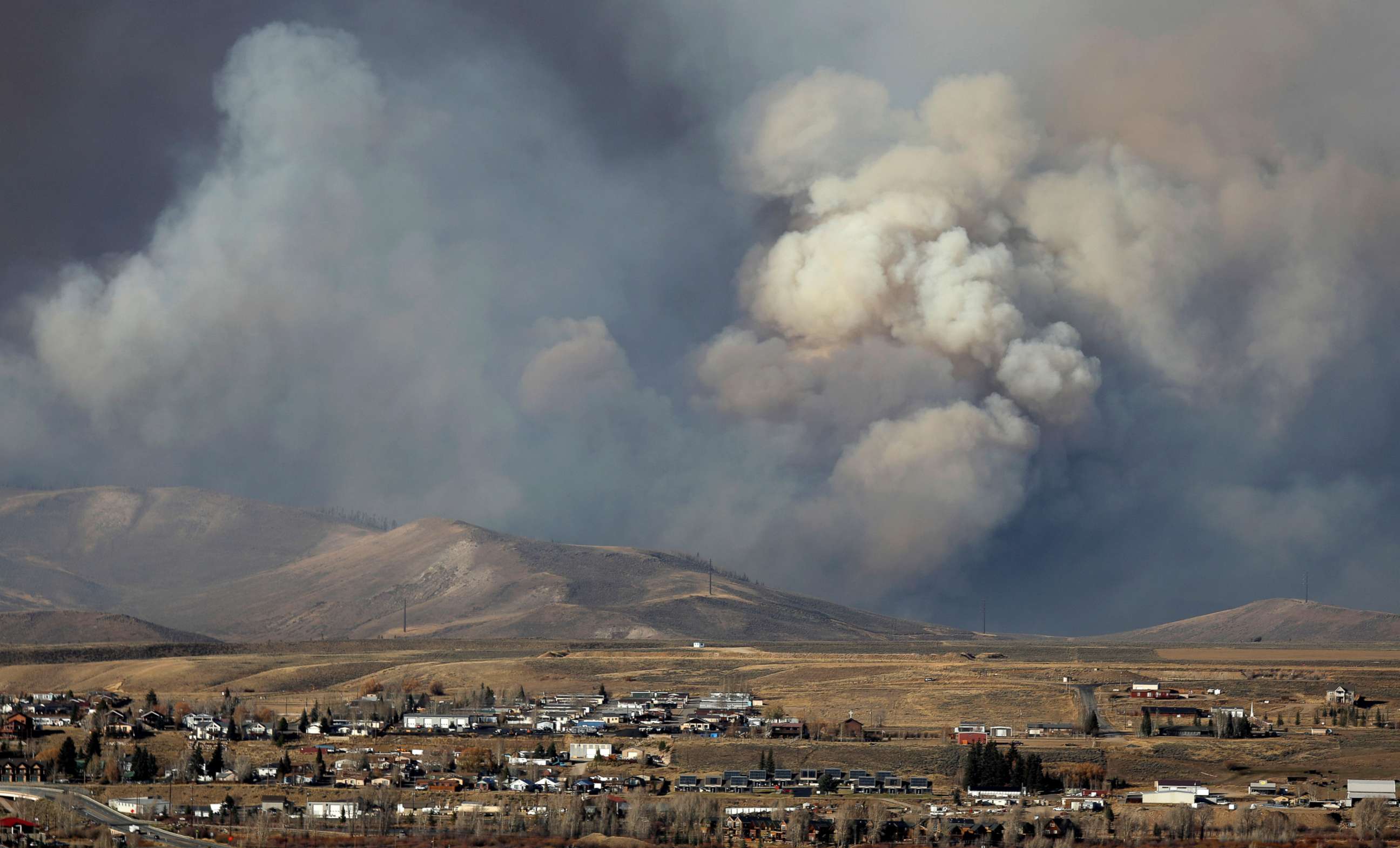PHOTO: Smoke fills the sky as the East Troublesome Fire burns outside Granby, Colorado, U.S. October 22, 2020. 