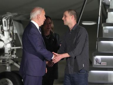 Gershkovich, Whelan greeted by President Biden, VP Harris after landing on US soil