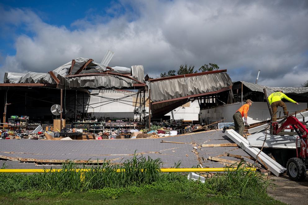 PHOTO: People assess wreckage after Hurricane Francine swept through the area on Sept. 12, 2024 in Houma, La.