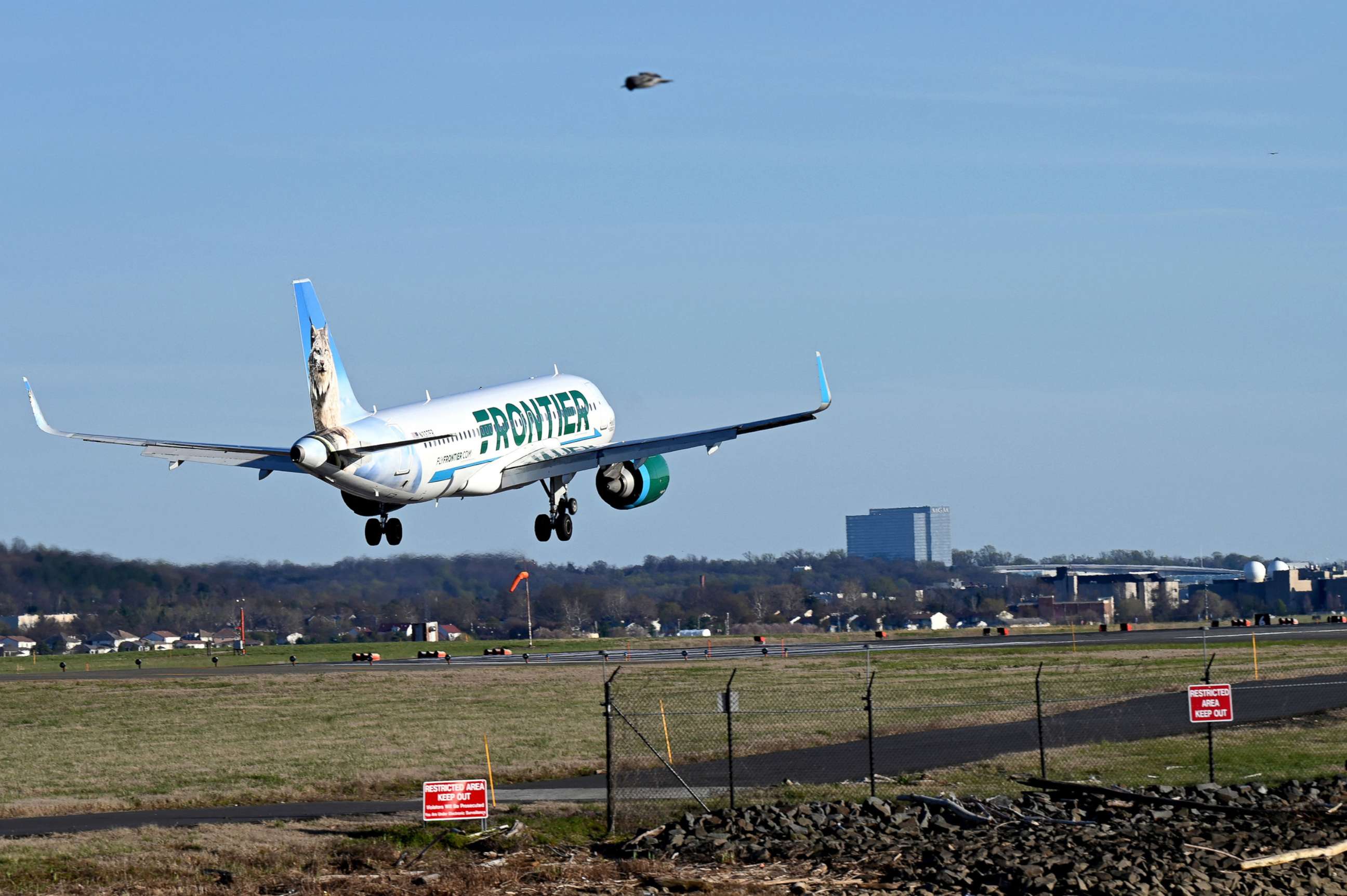 PHOTO: A Frontier Airlines plane approaches the runway at Ronald Reagan Washington National Airport (DCA) in Arlington, Va., April 2, 2022. 