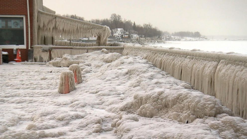 PHOTO: Ice covers the lakefront in Hamburg, N.Y., along Lake Erie, Dec. 28, 2017.