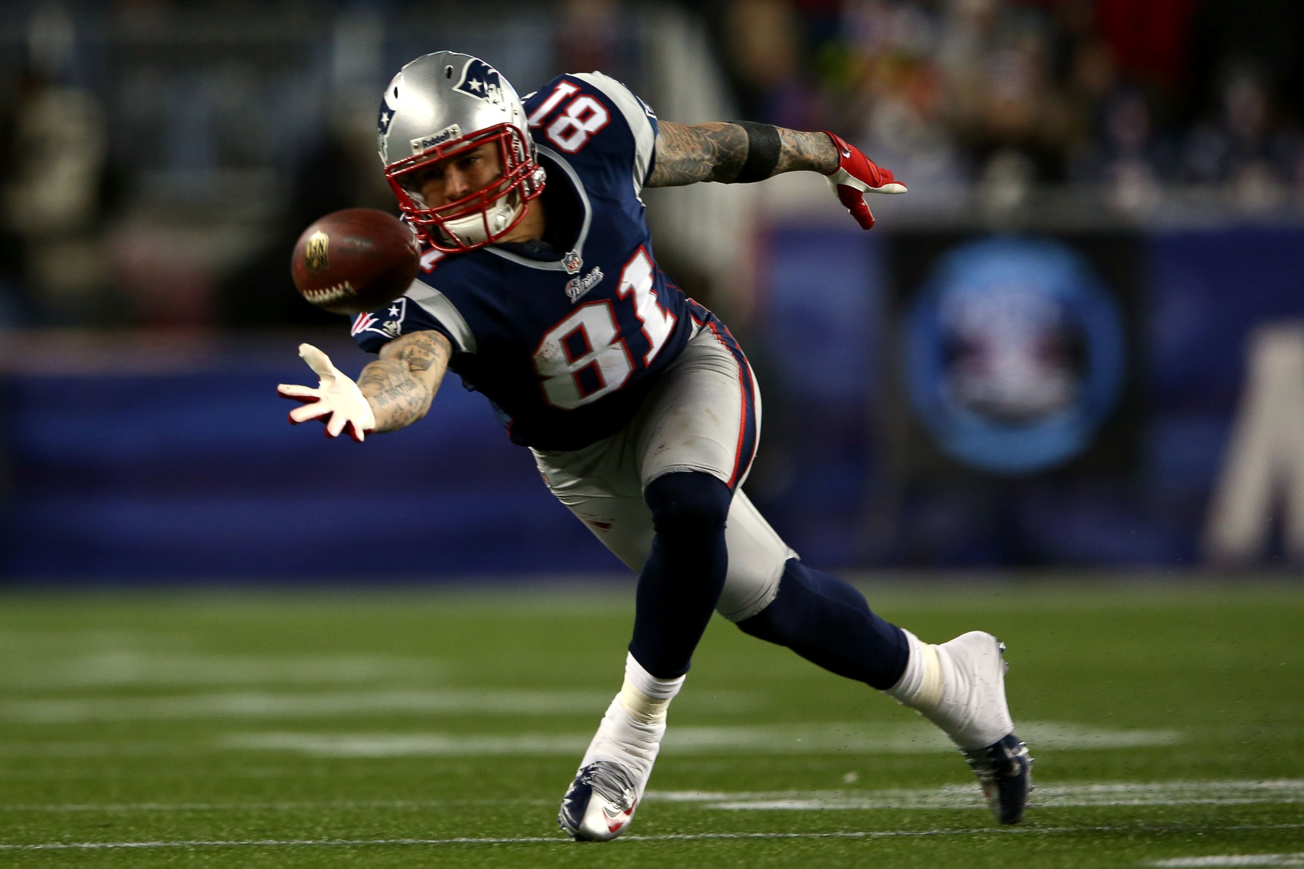 PHOTO: Aaron Hernandez of the New England Patriots misses a catch against the Baltimore Ravens during the 2013 AFC Championship game at Gillette Stadium, on Jan. 20, 2013, in Foxboro, Mass. 